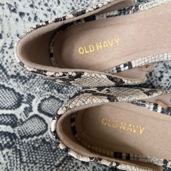 Old Navy snake print pointed toe flats NWOT - Picture 8 of 9
